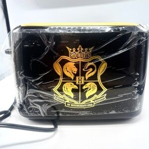 New Warner Brothers Harry Potter 2-Slice Toaster Imprints Hogwarts Crest Black